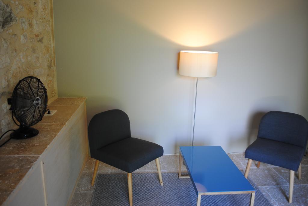Les Foucauds Hotel Saint-Quentin-de-Caplong Værelse billede