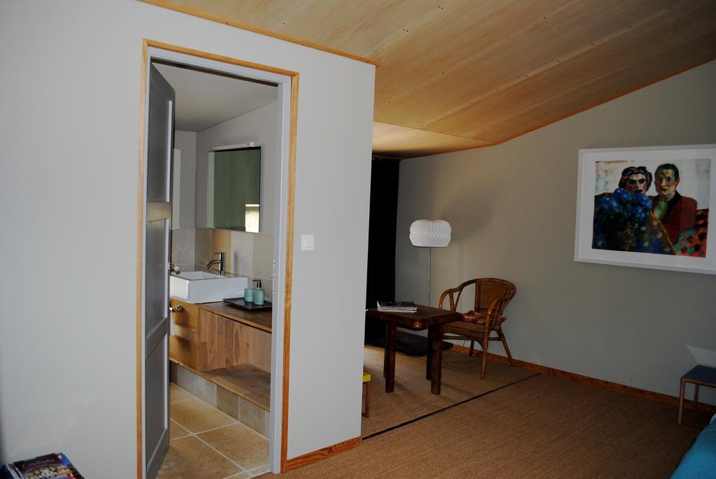 Les Foucauds Hotel Saint-Quentin-de-Caplong Værelse billede