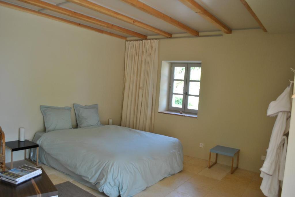 Les Foucauds Hotel Saint-Quentin-de-Caplong Værelse billede