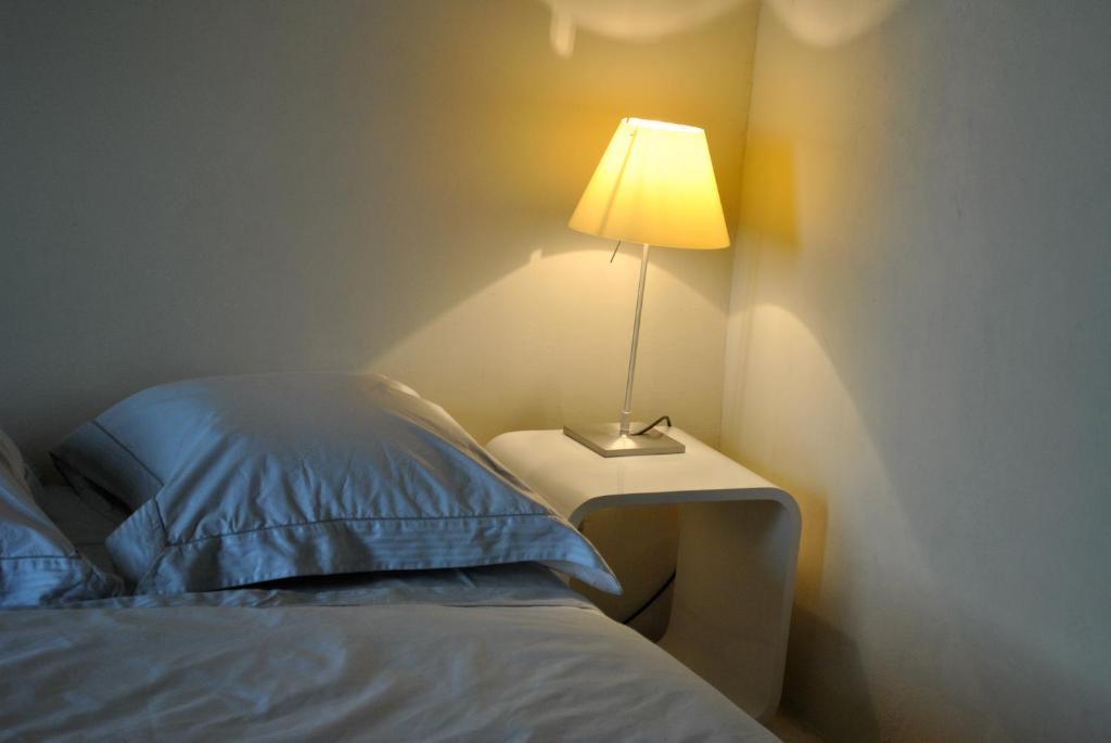 Les Foucauds Hotel Saint-Quentin-de-Caplong Værelse billede
