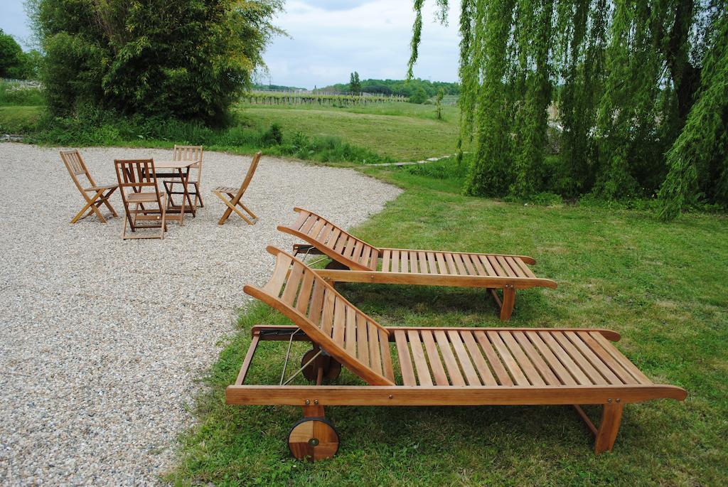 Les Foucauds Hotel Saint-Quentin-de-Caplong Værelse billede