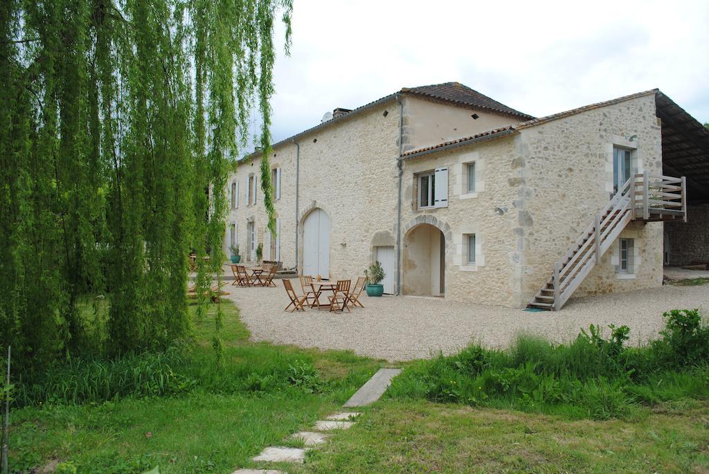 Les Foucauds Hotel Saint-Quentin-de-Caplong Værelse billede