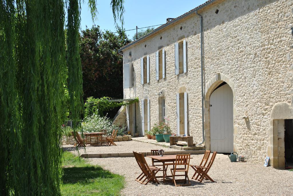 Les Foucauds Hotel Saint-Quentin-de-Caplong Værelse billede