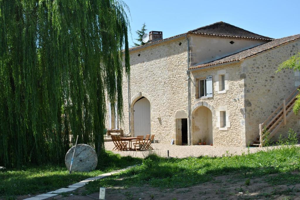Les Foucauds Hotel Saint-Quentin-de-Caplong Eksteriør billede