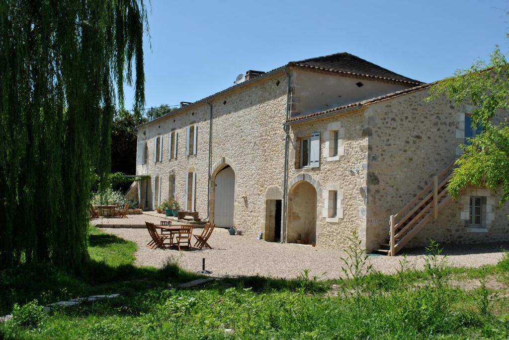 Les Foucauds Hotel Saint-Quentin-de-Caplong Eksteriør billede