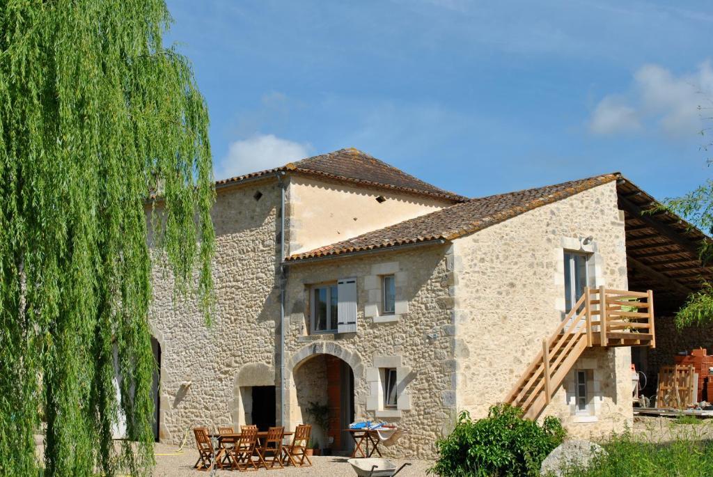 Les Foucauds Hotel Saint-Quentin-de-Caplong Eksteriør billede